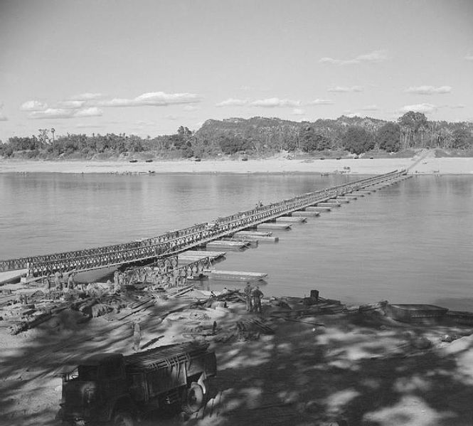 Bailey_bridge_over_the_Chindwin_River_near_Kalewa,_December_1944.jpg